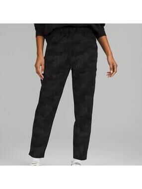 Lululemon on the fly  size 8